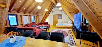 Ein Sitzbereich in der Unterkunft Ferienwohnung in 09548 Seiffen bis maximal 18 Personen