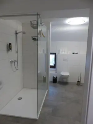 Ein Badezimmer in der Unterkunft Ferienwohnung in 09548 Seiffen bis maximal 18 Personen