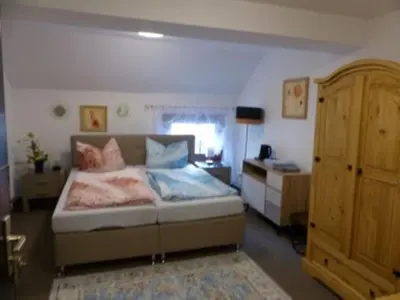 Ein Bett oder Betten in einem Zimmer der Unterkunft Ferienwohnung in 09548 Seiffen bis maximal 18 Personen
