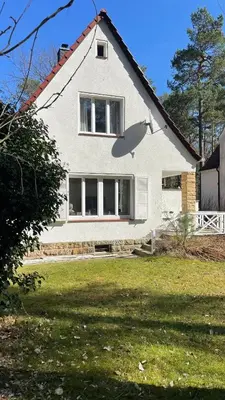 Das Gebäude in dem sich das Ferienhaus befindet