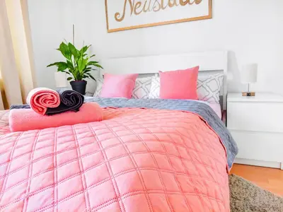 Ein Bett oder Betten in einem Zimmer der Unterkunft Bis 6 Personen - Helle, Ruhige Whg, 2 Bäder, DD Neustadt - Top Lage