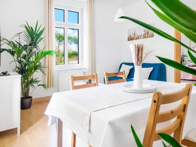 Ein Sitzbereich in der Unterkunft Bis 6 Personen - Helle, Ruhige Whg, 2 Bäder, DD Neustadt - Top Lage