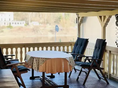Ein Balkon oder eine Terrasse in der Unterkunft Ferienhaus am Elberadweg mit Sauna & Kamin - Natur, Erholung & S-Bahn-Anbindung - Saxon Oase