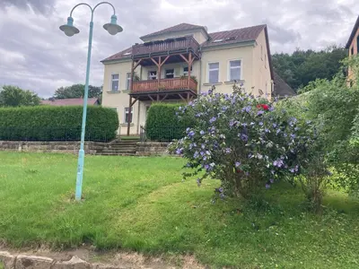 Ein Garten an der Unterkunft Alles Gute Wehlen