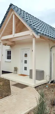 Das Gebäude in dem sich das Ferienhaus befindet