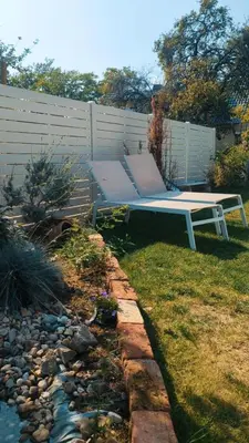Ein Garten an der Unterkunft Mabé