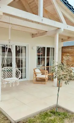 Das Gebäude in dem sich das Ferienhaus befindet