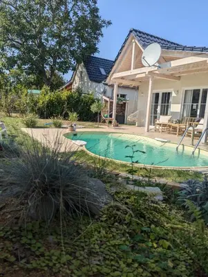 Der Swimmingpool an oder in der Nähe von Mabé
