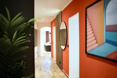 TV/Unterhaltungsangebot in der Unterkunft EDLER WOHNRAUM Schloßteich-Suite 3 SZ mit zwei Balkonen, Kaffeevollautomat, Kamin, Klima, Lift & zwei Parkplätzen