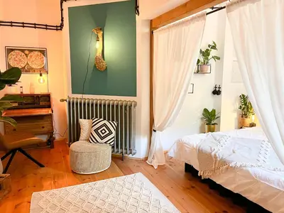 Ein Bett oder Betten in einem Zimmer der Unterkunft Cozy Art Experience: The quiet & relaxing escape