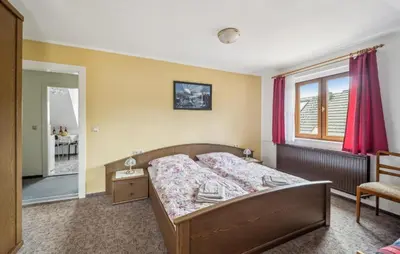 Ein Bett oder Betten in einem Zimmer der Unterkunft Ferienwohnung Neuhermsdorf