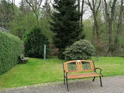 Ein Garten an der Unterkunft Ferienwohnung und Zimmervermietung Zur Alten Post