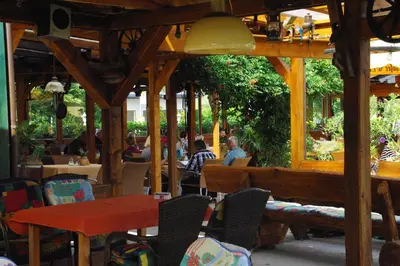 Ein Sitzbereich in der Unterkunft Landhotel Heidekrug