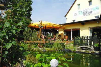 Ein Garten an der Unterkunft Landhotel Heidekrug