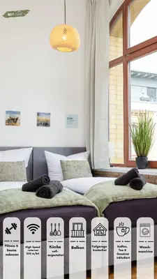 Ein Bett oder Betten in einem Zimmer der Unterkunft mayhome - das STRANDLOFT schönes Studioapartment mit Balkon, Küche und Tiefgarage - Sauna und Fitness direkt nebenan