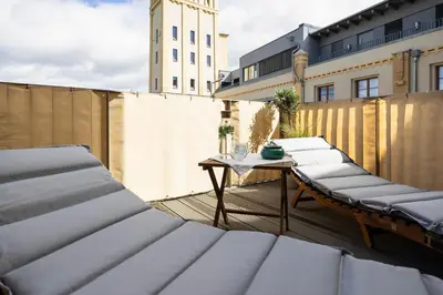 Ein Balkon oder eine Terrasse in der Unterkunft mayhome - das STRANDLOFT schönes Studioapartment mit Balkon, Küche und Tiefgarage - Sauna und Fitness direkt nebenan