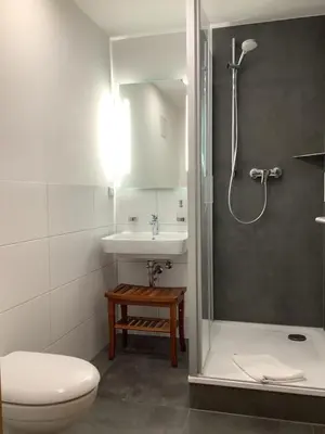 Ein Badezimmer in der Unterkunft Pension Scherzer