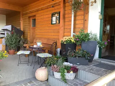 Ein Garten an der Unterkunft Pension Scherzer