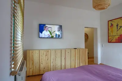 Ein Bett oder Betten in einem Zimmer der Unterkunft FEWO mit Sauna & Gartenblick
