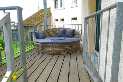 Ein Sitzbereich in der Unterkunft FEWO mit Sauna & Gartenblick