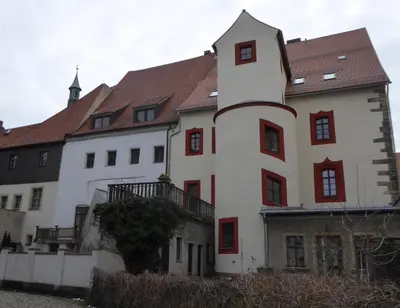 Das Gebäude in dem sich die Villa befindet