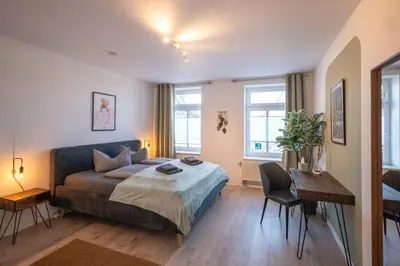 Ein Bett oder Betten in einem Zimmer der Unterkunft Boho-Suite - Sauna, Netflix, Nespresso, Zentral, Messe