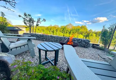 Ein Garten an der Unterkunft Gemütliches Refugium am Bahnhof - Perfekt zum erkunden der Sächsischen Schweiz