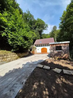 Das Gebäude in dem sich die Villa befindet