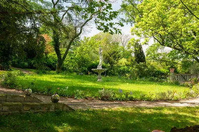 Ein Garten an der Unterkunft Schloss in der sächsischen Schweiz - Luxus Apartments