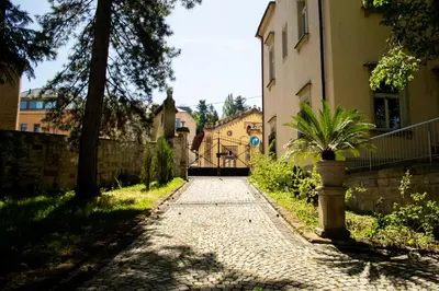 Ein Garten an der Unterkunft Schloss in der sächsischen Schweiz - Luxus Apartments