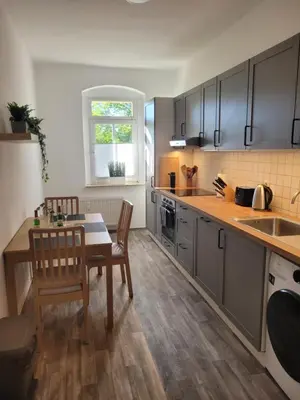 Küche/Küchenzeile in der Unterkunft Apartment Leuben - Stylisch - Balkon - Küche
