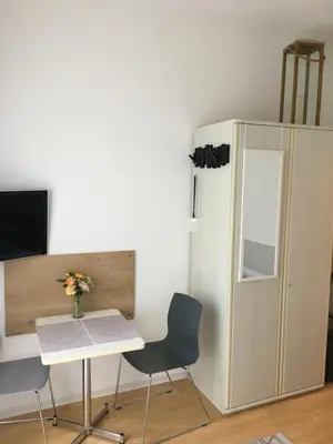 Ein Sitzbereich in der Unterkunft Ferienwohnung Tiny-Klotzsche