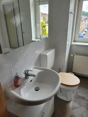 Ein Badezimmer in der Unterkunft Monteurswohnung Roßwein - Zentral - Küche
