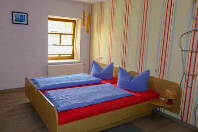 Ein Bett oder Betten in einem Zimmer der Unterkunft Ferienhof Näcke mit Flechtwerkstatt