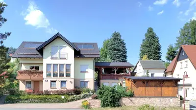 Das Gebäude in dem sich die Ferienwohnung befindet
