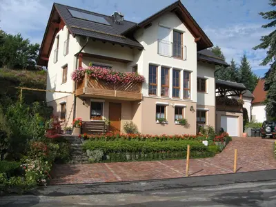 Das Gebäude in dem sich die Ferienwohnung befindet