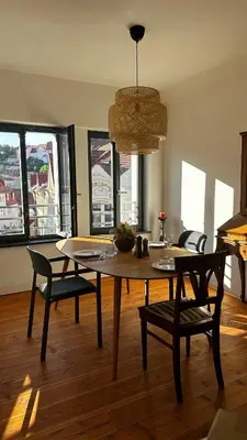 Grundriss der Unterkunft Ruhige-Moderne Wohnung mit Burgblick