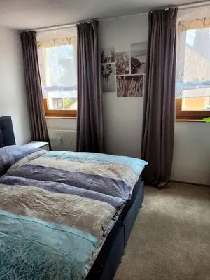 Ein Bett oder Betten in einem Zimmer der Unterkunft 75qm Apartment