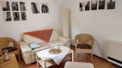 Ein Sitzbereich in der Unterkunft Ferienhaus zur Dorfbachklamm