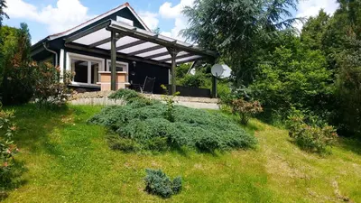 Ein Garten an der Unterkunft Ferienhaus zur Dorfbachklamm