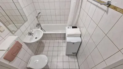 Ein Badezimmer in der Unterkunft CityCenter Apartment - BigTV-PS4-Netflix-Parking