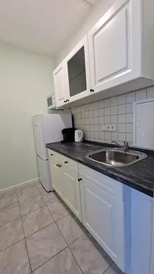 Küche/Küchenzeile in der Unterkunft CityCenter Apartment - BigTV-PS4-Netflix-Parking