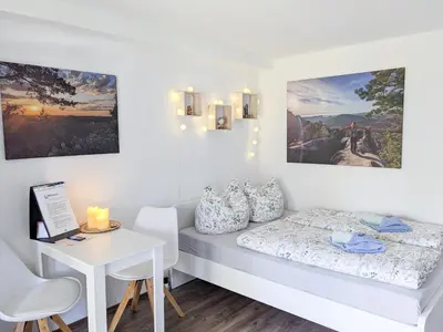 Ein Sitzbereich in der Unterkunft B1 - Urlaubsmagie - Einzimmerwohnung direkt am Wanderweg