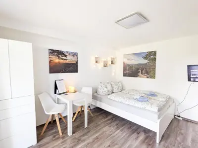 Ein Bett oder Betten in einem Zimmer der Unterkunft B1 - Urlaubsmagie - Einzimmerwohnung direkt am Wanderweg