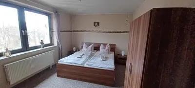 Ein Bett oder Betten in einem Zimmer der Unterkunft Ferienwohnung am Rittergut