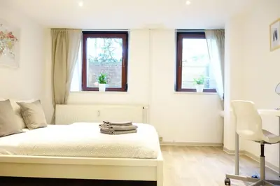 Ein Bett oder Betten in einem Zimmer der Unterkunft Cosy 3 room apartment in Dresden Neustadt
