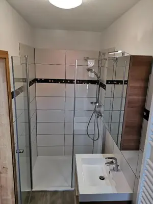 Ein Badezimmer in der Unterkunft Apartment in Papstdorf 