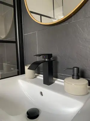 Ein Badezimmer in der Unterkunft K2-Project - Gipfelstürmer - Über den Dächern von Schloßchemnitz