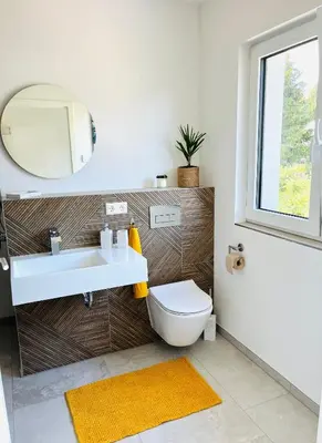 Ein Badezimmer in der Unterkunft 55m2 Chemnitz Rabenstein Kids Welcome, Wifi, Privater Parkplatz, Waschmaschine, Babybett, Klimaanlage
