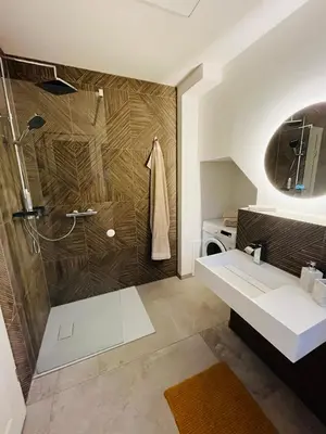 Ein Badezimmer in der Unterkunft 55m2 Chemnitz Rabenstein Kids Welcome, Wifi, Privater Parkplatz, Waschmaschine, Babybett, Klimaanlage